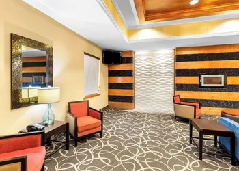 Comfort Suites at Katy Mills hotel thumbnail 2