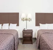 Super 8 by Wyndham Cedar Falls IA - University hotel detail image 7