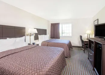 Super 8 by Wyndham Cedar Falls IA - University hotel thumbnail 8