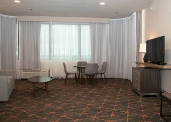 Holiday Inn New Orleans West Bank Tower by IHG hotel thumbnail 6