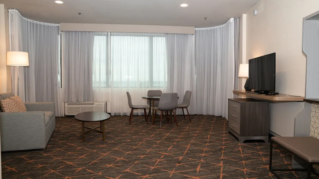 Holiday Inn New Orleans West Bank Tower by IHG hotel detail image 6