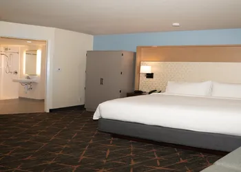 Holiday Inn New Orleans West Bank Tower by IHG hotel thumbnail 7
