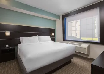 Holiday Inn Express Hotel & Suites Eugene Downtown-University by IHG hotel thumbnail 2