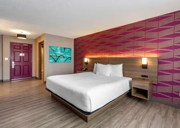 Best Western Plus West Edmonton hotel thumbnail 6