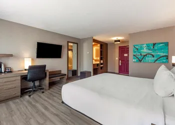 Best Western Plus West Edmonton hotel thumbnail 7