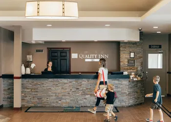 Quality Inn & Suites hotel thumbnail 3
