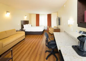 Quality Inn & Suites hotel thumbnail 5