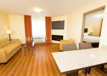 Quality Inn & Suites hotel thumbnail 6