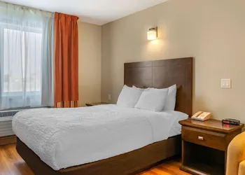 Quality Inn & Suites hotel thumbnail 8