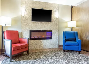 Comfort Suites Clinton near Presbyterian College hotel thumbnail 2