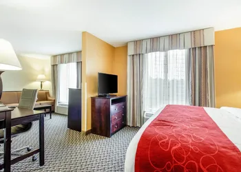 Comfort Suites Clinton near Presbyterian College hotel thumbnail 7