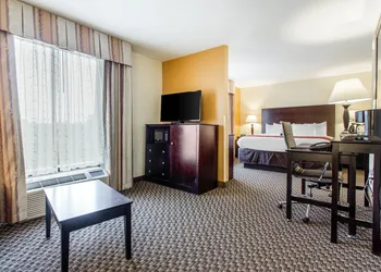 Comfort Suites Clinton near Presbyterian College hotel thumbnail 8