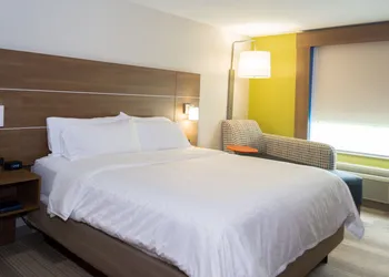 Holiday Inn Express Hotel & Suites Muskogee by IHG hotel thumbnail 3