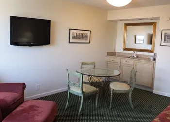 Crowne Plaza Hotel Hickory by IHG hotel thumbnail 2