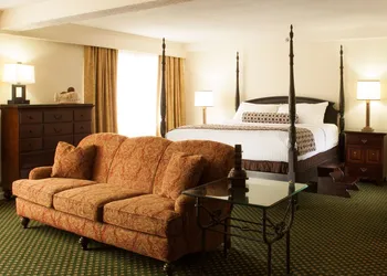 Crowne Plaza Hotel Hickory by IHG hotel thumbnail 3
