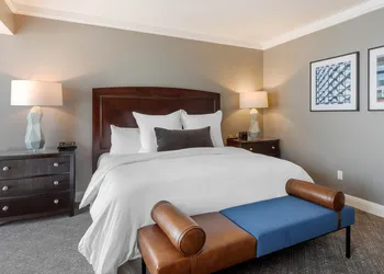 Omni Los Angeles Hotel at California Plaza hotel thumbnail 8