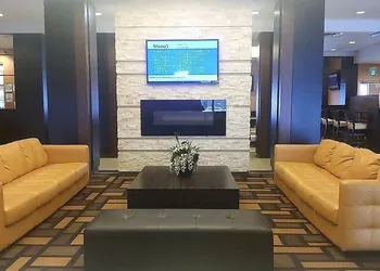 Days Inn & Suites by Wyndham Winnipeg Airport Manitoba hotel thumbnail 3
