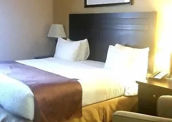 Days Inn & Suites by Wyndham Winnipeg Airport Manitoba hotel thumbnail 4