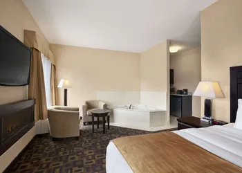 Days Inn & Suites by Wyndham Winnipeg Airport Manitoba hotel thumbnail 8