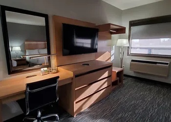 Wingate by Wyndham Lethbridge hotel thumbnail 5