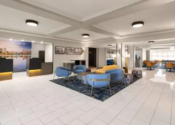 La Quinta Inn & Suites by Wyndham Bessemer hotel thumbnail 4