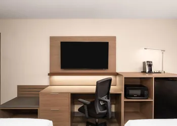 La Quinta Inn & Suites by Wyndham Bessemer hotel thumbnail 8