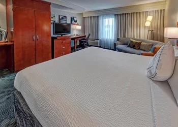Courtyard by Marriott Alexandria hotel thumbnail 8