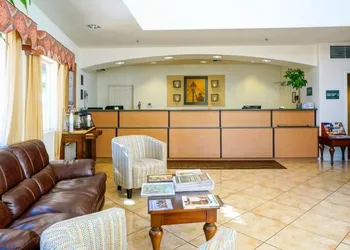 Lamplighter Inn & Suites hotel thumbnail 4