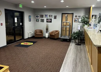 Super 8 by Wyndham Chanute hotel thumbnail 3