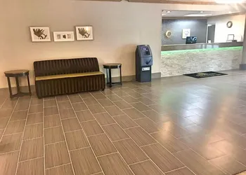 Days Inn by Wyndham Conneaut hotel thumbnail 3