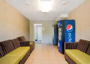 Days Inn by Wyndham Conneaut hotel thumbnail 5
