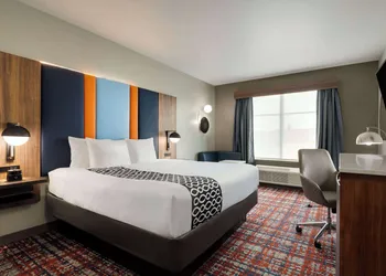 La Quinta Inn & Suites by Wyndham Oxford - Anniston hotel thumbnail 8
