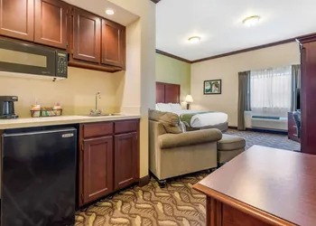 Quality Inn & Suites Zanesville City Center hotel thumbnail 2
