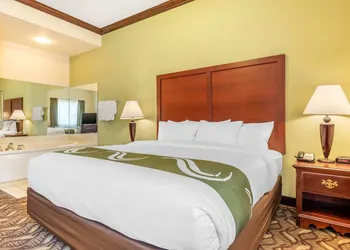 Quality Inn & Suites Zanesville City Center hotel thumbnail 3