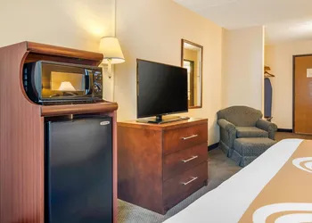 Quality Inn & Suites Zanesville City Center hotel thumbnail 4