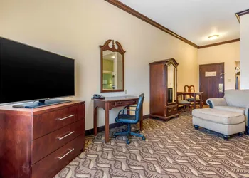 Quality Inn & Suites Zanesville City Center hotel thumbnail 5
