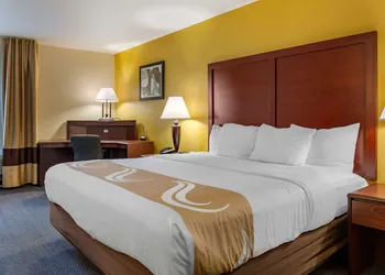 Quality Inn & Suites Zanesville City Center hotel thumbnail 8