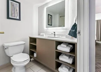 Comfort Inn & Suites Grand Blanc/Flint hotel thumbnail 6