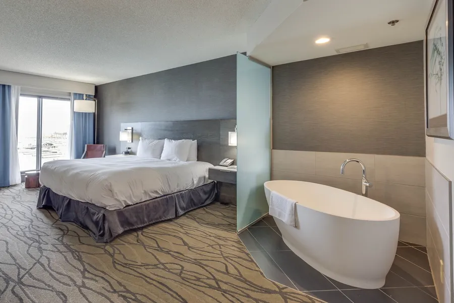 Doubletree by Hilton Hotel Racine Harbourwalk hotel detail image 6
