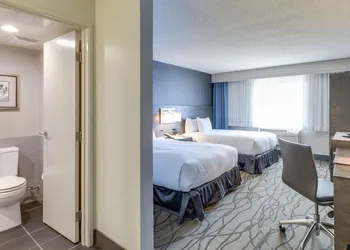 Doubletree by Hilton Hotel Racine Harbourwalk hotel thumbnail 7