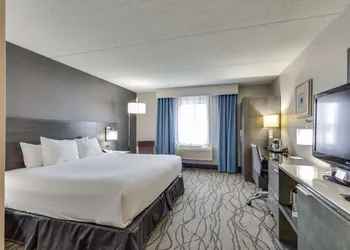 Doubletree by Hilton Hotel Racine Harbourwalk hotel thumbnail 8