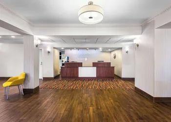 Hampton Inn Marion hotel thumbnail 8