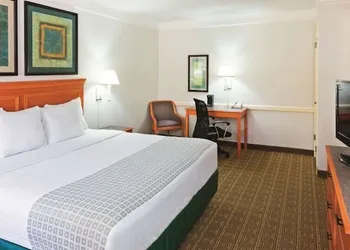 Rodeway Inn hotel thumbnail 2