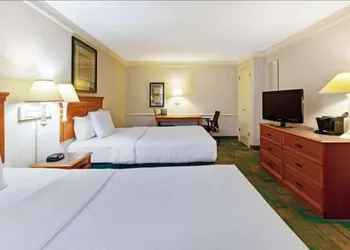 Rodeway Inn hotel thumbnail 4