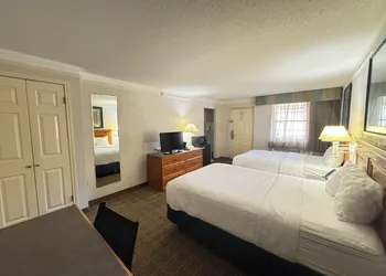 Rodeway Inn hotel thumbnail 5