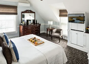 Crowne Pointe Historic Inn & Spa - Adults Only hotel thumbnail 7