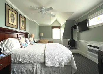 Crowne Pointe Historic Inn & Spa - Adults Only hotel thumbnail 8