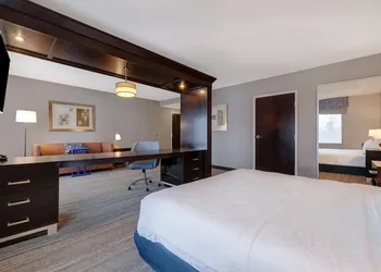 Hampton Inn & Suites Seattle/Federal Way hotel thumbnail 8