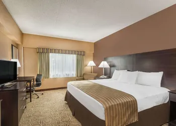 Ramada Hotel & Conference Center by Wyndham Paintsville hotel thumbnail 8