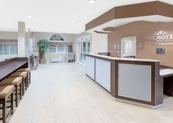 Microtel Inn & Suites by Wyndham Ozark hotel thumbnail 2
